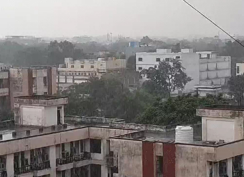 मई में बारिश से खुशनुमा हुआ मौसम, नौ तपा का डर भागा मई में बारिश से खुशनुमा हुआ मौसम, नौ तपा का डर भागा