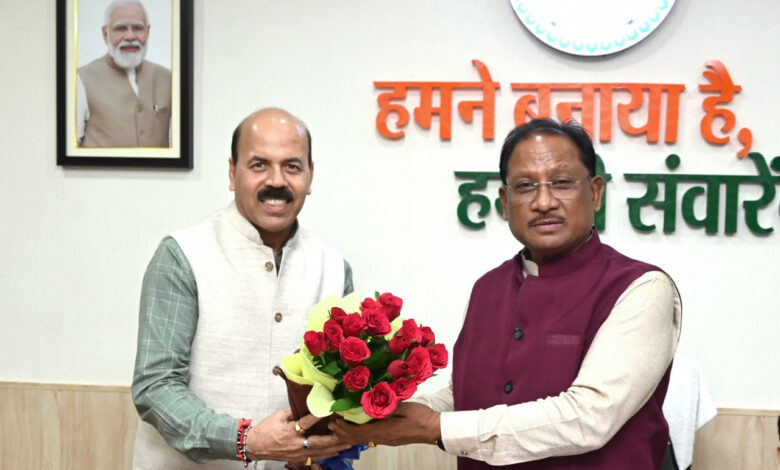 राष्ट्रीय आम महोत्सव में शामिल होने मुख्यमंत्री साय से मिले कृषि विवि के कुलपति डॉ. चंदेल राष्ट्रीय आम महोत्सव में शामिल होने मुख्यमंत्री साय से मिले कृषि विवि के कुलपति डॉ. चंदेल