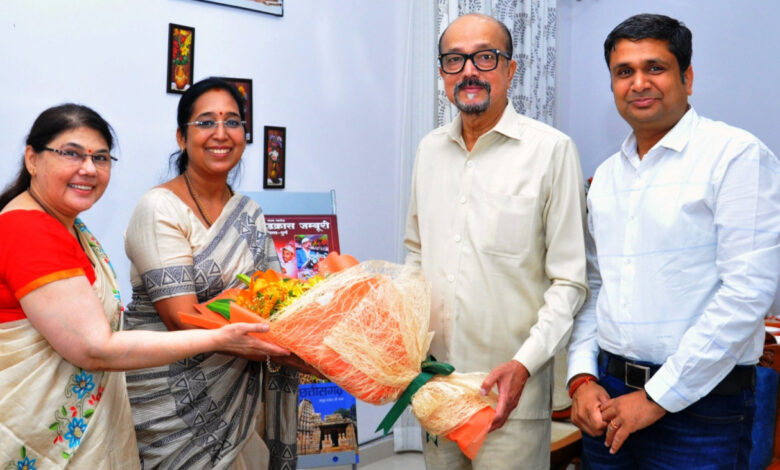 राज्यपाल डेका से ईशा फाऊंडेशन संस्था के स्वयंसेवकों ने सौजन्य भेंट की राज्यपाल डेका से ईशा फाऊंडेशन संस्था के स्वयंसेवकों ने सौजन्य भेंट की