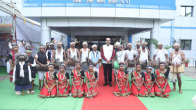 राज्यपाल ने जिले में संचालित योजनाओं की ली समीक्षा बैठक