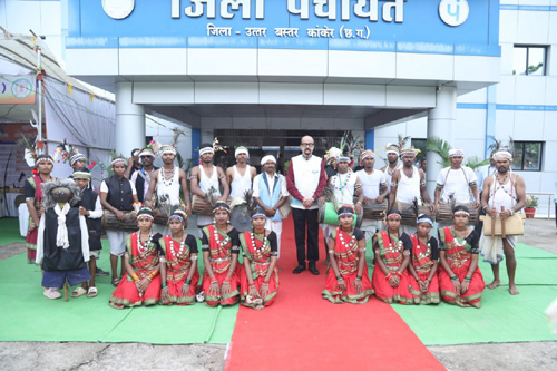 राज्यपाल ने जिले में संचालित योजनाओं की ली समीक्षा बैठक राज्यपाल ने जिले में संचालित योजनाओं की ली समीक्षा बैठक