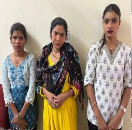 कोन्हेर गार्डन में देह व्यापार में लिप्त तीन महिलाएं गिफ्तार कोन्हेर गार्डन में देह व्यापार में लिप्त तीन महिलाएं गिफ्तार