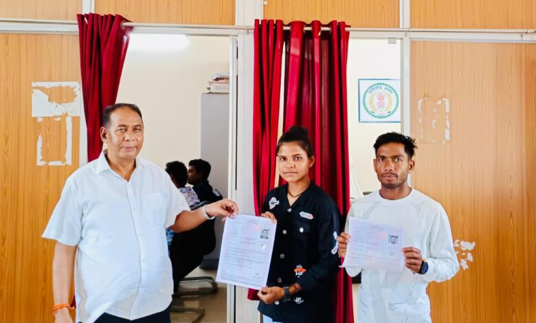 लर्निंग लाईसेंस मिलने पर विमला वंडो के चेहरे पर आई मुस्कान लर्निंग लाईसेंस मिलने पर विमला वंडो के चेहरे पर आई मुस्कान