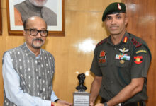 राज्यपाल डेका से छत्तीसगढ़ टेरियर्स के कमांडिंग ऑफिसर ने सौजन्य भेंट की