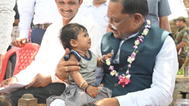 मुख्यमंत्री खुद उतरे ग्राउंड जीरो पर: अचानक पहुंचे बेमेतरा के सहसपुर, लिया ग्रामीणों से सीधा फीडबैक