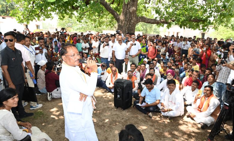 CM का फरमान : काम करो या सस्पेंड होने के लिए तैयार रहो CM का फरमान : काम करो या सस्पेंड होने के लिए तैयार रहो