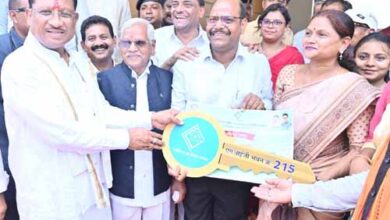 मुख्यमंत्री साय अचानक पहुंचे अछोटी, निर्माणाधीन महतारी सदन का लिया जायजा, पानी से की तराई