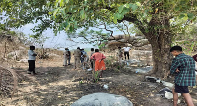 लापता नाबालिग का शव गाडिय़ा पहाड़ में मिला, नाबालिग आरोपी को हिरासत में, जांच जारी लापता नाबालिग का शव गाडिय़ा पहाड़ में मिला, नाबालिग आरोपी को हिरासत में, जांच जारी