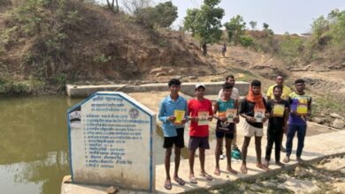 चेक डेम से पानी को तरसते किसानों के चेहरे पर आई मुस्कान