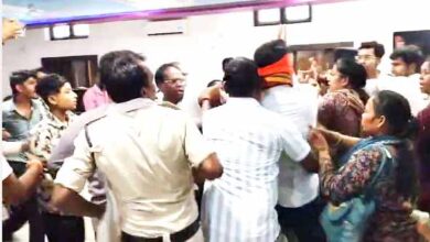 मसीज समाज की प्रार्थना सभा में विश्व हिन्दू परिषद और बजरंग दल के कार्यकर्ताओं ने किया हंगामा