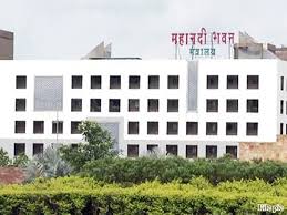 सचिवालय सेवा के तीन अनुभाग अधिकारियों के तबादले