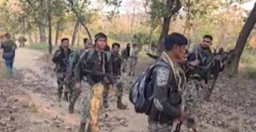 मुठभेड़ में 1 वर्दीधारी महिला नक्सली ढेर, शव व 303 रायफल बरामद मुठभेड़ में 1 वर्दीधारी महिला नक्सली ढेर, शव व 303 रायफल बरामद