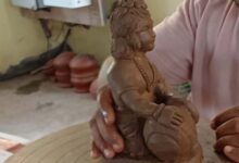 नक्सल प्रभावित इलाकों के ग्रामीणों को आत्मनिर्भर बनने माटी कला केंद्र संचालित