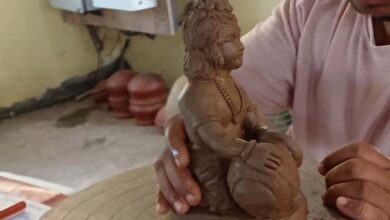 नक्सल प्रभावित इलाकों के ग्रामीणों को आत्मनिर्भर बनने माटी कला केंद्र संचालित