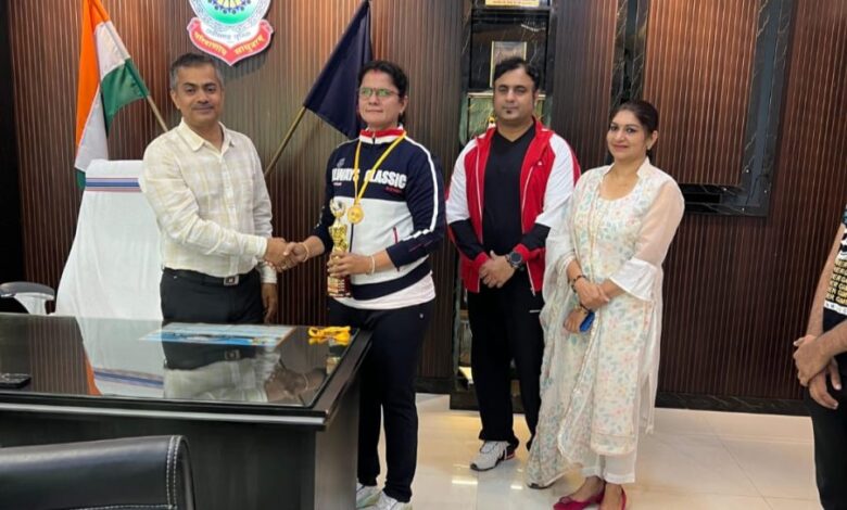 राज्य स्तरीय पॉवरलिफ्टिंग में पुलिस विभाग की अंजू सिंह ने जीता स्वर्ण राज्य स्तरीय पॉवरलिफ्टिंग में पुलिस विभाग की अंजू सिंह ने जीता स्वर्ण
