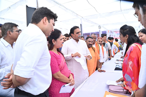 सुशासन तिहार समाधान शिविर,विधायक मूणत ने दिए आवश्यक निर्देश सुशासन तिहार समाधान शिविर,विधायक मूणत ने दिए आवश्यक निर्देश