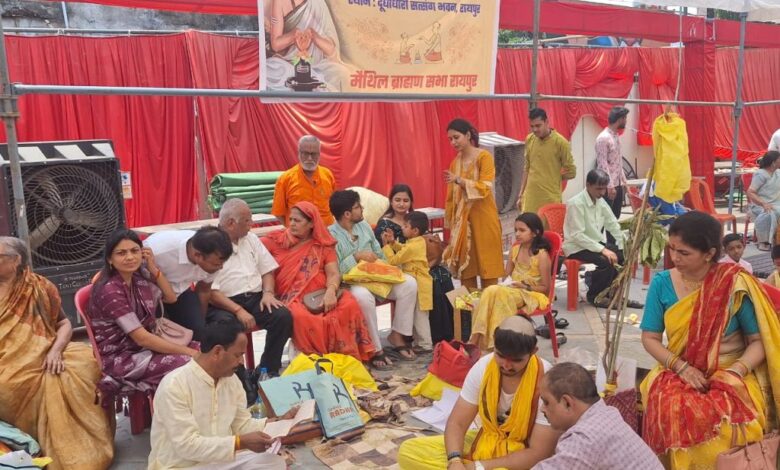 मैथिल ब्राह्मण समाज में 21 बटुकों का सामूहिक यज्ञोपवीत संस्कार किया-पं विजय झा मैथिल ब्राह्मण समाज में 21 बटुकों का सामूहिक यज्ञोपवीत संस्कार किया-पं विजय झा