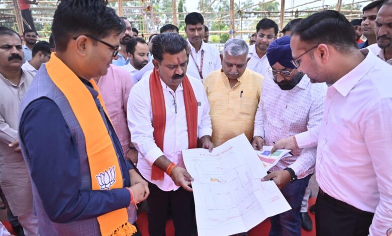 13 को अम्बिकापुर में होगा मोर आवास मोर अधिकार कार्यक्रम, तैयारियों का उप मुख्यमंत्री व प्रभारी मंत्री ने लिया जायजा 13 को अम्बिकापुर में होगा मोर आवास मोर अधिकार कार्यक्रम, तैयारियों का उप मुख्यमंत्री व प्रभारी मंत्री ने लिया जायजा
