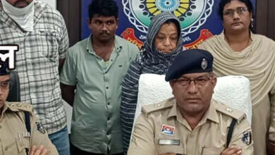 मकान मालकिन घर में चला रही थी अनैतिक देह व्यापार, दो ग्राहक सहित हुई गिरफ्तार