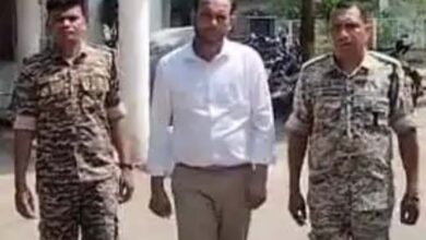 महिला कर्मचारी को बंधक बनाकर प्रताडि़त करने वाला दुकान संचालक गिरफ्तार