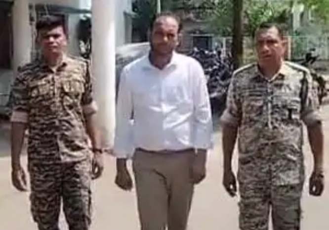 महिला कर्मचारी को बंधक बनाकर प्रताडि़त करने वाला दुकान संचालक गिरफ्तार महिला कर्मचारी को बंधक बनाकर प्रताडि़त करने वाला दुकान संचालक गिरफ्तार
