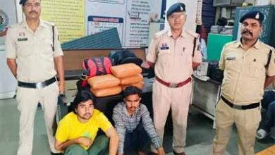 श्री पैलेस होटल के रूम नंबर 102 से दो गांजा तस्कर गिरफ्तार