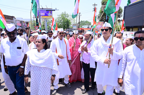 कांग्रेस ने निकाला जय हिंद तिरंगा यात्रा,हम सब आज देश और सरकार के साथ कांग्रेस ने निकाला जय हिंद तिरंगा यात्रा,हम सब आज देश और सरकार के साथ