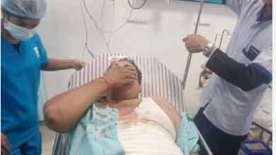 डाक्टर ने देखा प्रेमी युगल को आपत्तिजनक अवस्था में, दोनों ने कर दी पिटाई