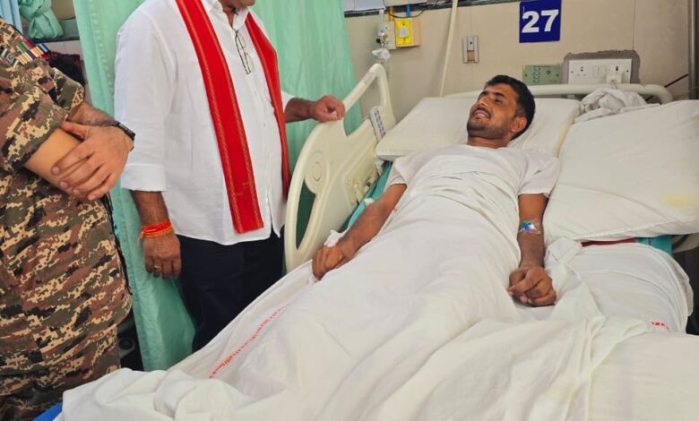एम्स दिल्ली पहुँचकर नक्सल हमले में घायल जवानों से मुलाकात कर उपमुख्यमंत्री शर्मा ने जवानों का हौंसला बढ़ाया एम्स दिल्ली पहुँचकर नक्सल हमले में घायल जवानों से मुलाकात कर उपमुख्यमंत्री शर्मा ने जवानों का हौंसला बढ़ाया