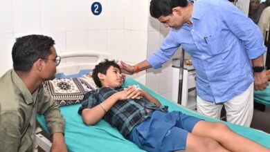 राजस्व मंत्री ने अस्पताल पहुँचकर घायलों से की मुलाकात, पीडि़तों का बेहतर ईलाज हेतु चिकित्स्कों को दिये निर्देश