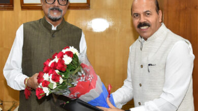 कृषि विवि के कुलपति डॉ. चंदेल ने राज्यपाल डेका को दिया आम महोत्सव में आने का न्यौता