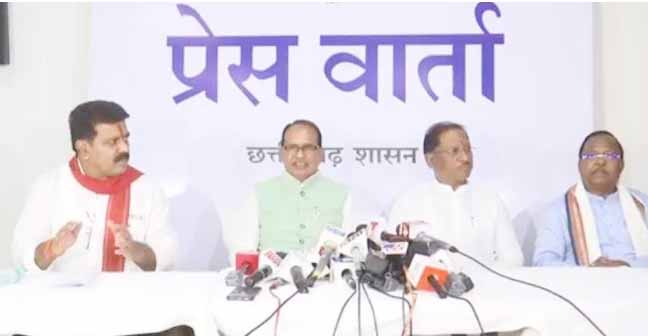 पूर्व सरकार के मुखिया ने अपने मंत्री के कहने के बाद भी पीएम आवास नही दिए और गरीब को घर न देना एक पाप था – चौहान पूर्व सरकार के मुखिया ने अपने मंत्री के कहने के बाद भी पीएम आवास नही दिए और गरीब को घर न देना एक पाप था – चौहान