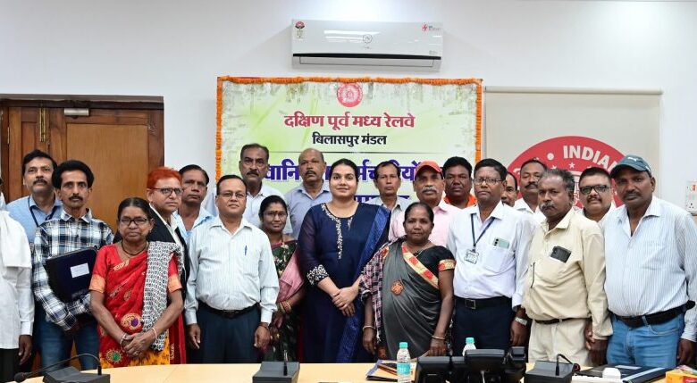 बिलासपुर मंडल रेल परिवार के 23 सदस्य सेवानिवृत्त बिलासपुर मंडल रेल परिवार के 23 सदस्य सेवानिवृत्त