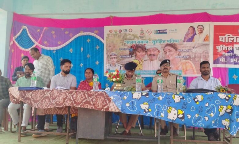 यूनिसेफ और जशपुर पुलिस के प्रयास से तैयार साइबर योद्धा निकल पड़े लोगों को जागरूक करने यूनिसेफ और जशपुर पुलिस के प्रयास से तैयार साइबर योद्धा निकल पड़े लोगों को जागरूक करने