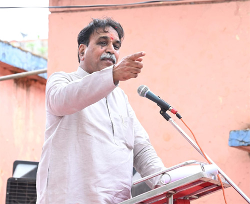 रायपुर पश्चिम में विकास की रफ्तार हुई तेज, 1 महीने में मूणत ने की 16.47 करोड़ से अधिक के कार्यों की शुरुआत रायपुर पश्चिम में विकास की रफ्तार हुई तेज, 1 महीने में मूणत ने की 16.47 करोड़ से अधिक के कार्यों की शुरुआत