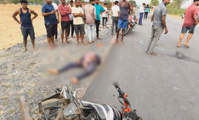 मालक वाहक ट्रक ने बाइक सवार युवक को रगड़ा, शरीर के हुई कई टुकड़े मालक वाहक ट्रक ने बाइक सवार युवक को रगड़ा, शरीर के हुई कई टुकड़े