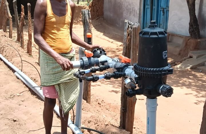 ड्रीप सिंचाई प्रणाली से सजेगा किसान का खेत,सुशासन तिहार के तहत कृषक लकड़ा को मिला लाभ,मुख्यमंत्री के प्रति जताया आभार ड्रीप सिंचाई प्रणाली से सजेगा किसान का खेत,सुशासन तिहार के तहत कृषक लकड़ा को मिला लाभ,मुख्यमंत्री के प्रति जताया आभार