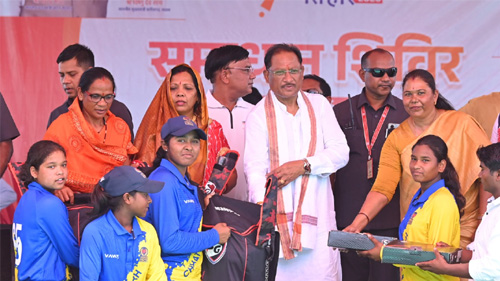 मैं आपके गांव-घर का बेटा, प्रदेश को विकास की राह में ले जाना मेरा संकल्प: मुख्यमंत्री साय मैं आपके गांव-घर का बेटा, प्रदेश को विकास की राह में ले जाना मेरा संकल्प: मुख्यमंत्री साय