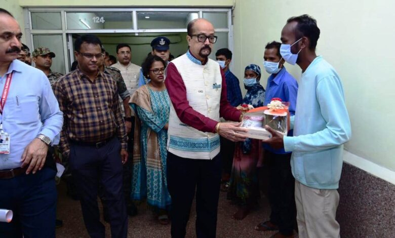 राज्यपाल ने टी बी मरीजों को भेंट की पोषण टोकरी राज्यपाल ने टी बी मरीजों को भेंट की पोषण टोकरी
