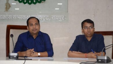 कलेक्टर ने खाद एवं बीज उठाव को लेकर अधिकारियों की ली बैठक