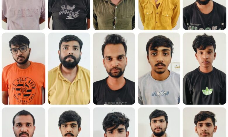 15 अंतरराज्यीय बुकी गिरफ्तार, इलेक्ट्रॉनिक गैजेट्स के साथ बैंक खातों के दस्तावेज जब्त 15 अंतरराज्यीय बुकी गिरफ्तार, इलेक्ट्रॉनिक गैजेट्स के साथ बैंक खातों के दस्तावेज जब्त