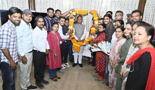 हर युवा के चेहरे की चिंता हमने पढ़ी, हर परिवार की पीड़ा हमने समझी और उसका समाधान करने का किया प्रयास : मुख्यमंत्री साय हर युवा के चेहरे की चिंता हमने पढ़ी, हर परिवार की पीड़ा हमने समझी और उसका समाधान करने का किया प्रयास : मुख्यमंत्री साय
