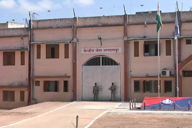 केंद्रीय जेल जगदलपुर से पैरोल पर गया कैदी जेल नहीं लौटा, एफआईआर दर्ज केंद्रीय जेल जगदलपुर से पैरोल पर गया कैदी जेल नहीं लौटा, एफआईआर दर्ज