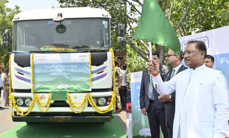 मुख्यमंत्री साय ने देश के पहले हाइड्रोजन फ्यूल ट्रक को दिखाई हरी झंडी मुख्यमंत्री साय ने देश के पहले हाइड्रोजन फ्यूल ट्रक को दिखाई हरी झंडी