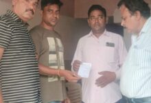 चंद्रशेखर नगर में बाबी आइसक्रीम दुकान में मिला गन्दगी, लगा 3000 जुर्माना