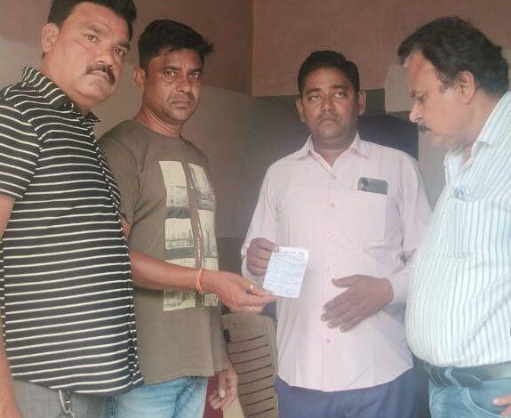 चंद्रशेखर नगर में आइसक्रीम दुकान में मिला गन्दगी, लगा 3000 जुर्माना चंद्रशेखर नगर में आइसक्रीम दुकान में मिला गन्दगी, लगा 3000 जुर्माना