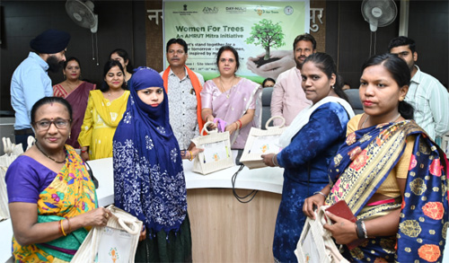29 स्वच्छता दीदियों को दी गई राजधानी को हरीतिमायुक्त बनाने विभिन्न लोकेशन्स की जिम्मेदारी 29 स्वच्छता दीदियों को दी गई राजधानी को हरीतिमायुक्त बनाने विभिन्न लोकेशन्स की जिम्मेदारी