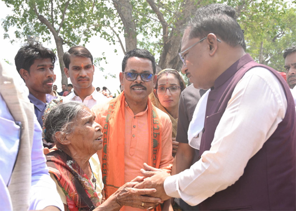 सुशासन तिहार 2025 के अंतर्गत मुख्यमंत्री साय का आकस्मिक दौरा सुशासन तिहार 2025 के अंतर्गत मुख्यमंत्री साय का आकस्मिक दौरा