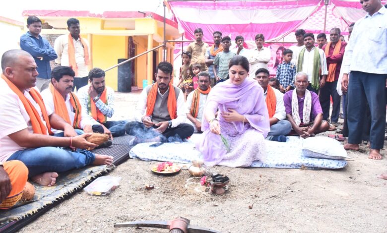 विधायक भावना ने रोहरा और डोंगरियाकला में 52 लाख से अधिक के निर्माण एवं विकास कार्यों का किया भूमिपूजन विधायक भावना ने रोहरा और डोंगरियाकला में 52 लाख से अधिक के निर्माण एवं विकास कार्यों का किया भूमिपूजन