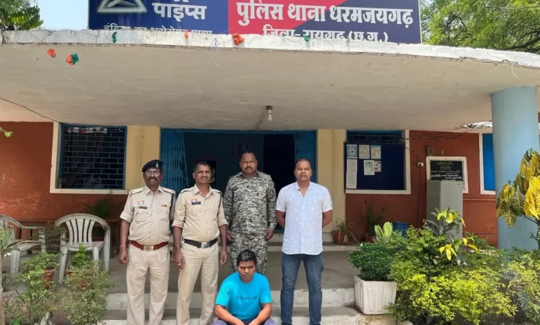 17 लाख की ठगी का फरार आरोपी गिरफ्तार 17 लाख की ठगी का फरार आरोपी गिरफ्तार
